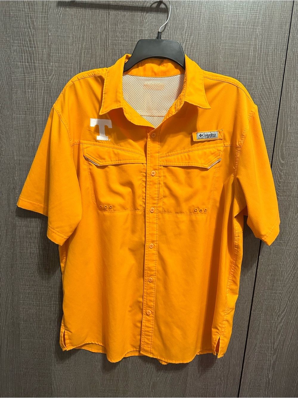 Columbia Men's Short Sleeve Button-Up Shirt - Tennessee Power T